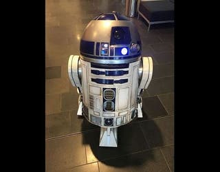 R2D2_(22213548240)_1471110965564-405538.jpg