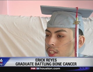 Terminally_ill_teen_graduates_in_hospita_0_20170311000254-408795