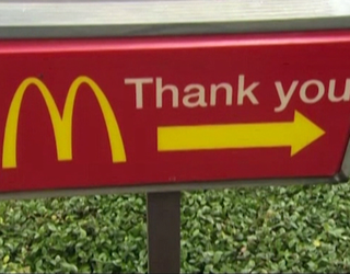 V COP REFUSED SERVICE AT MCDONALD'S _00.00.05.10_1470102905869.png
