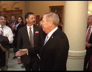 V ISAKSON PARKINSON_S _WAGAedbb_146.mxf_00.00.00.20_1446522913745.png