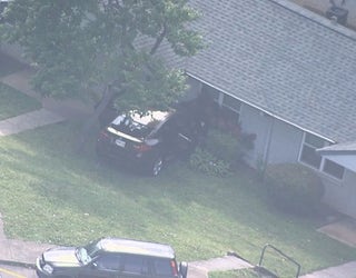 V SW ATL CAR INTO APARTMENT 11P_00.00.59.01_1557972703290.png.jpg