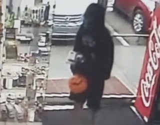 P HALLOWEEN-THEMED ROBBER 11P_00.01.18.03_1542085215437.png.jpg