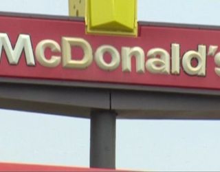 V COP REFUSED SERVICE AT MCDONALD'S _00.00.04.00_1470102915229.png