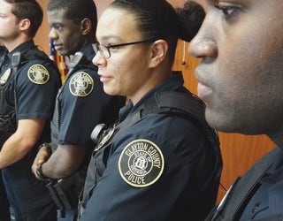 P OFFICERS SAVE MAN FROM FIRE 5P _00.00.58.04_1562631402111.png.jpg