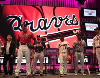 Photos: Braves unveil uniforms at Chop Fest