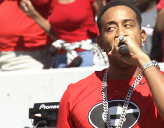 V LUDACRIS UGA RIDER _00.00.32.01_1461209106182.png