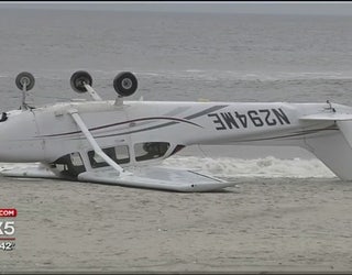 Plane_lands_on_beach_0_20180129222600-402970