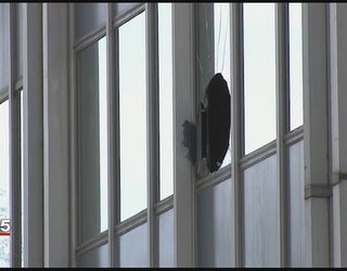 handcuffed man jumps_1444173617982.jpg