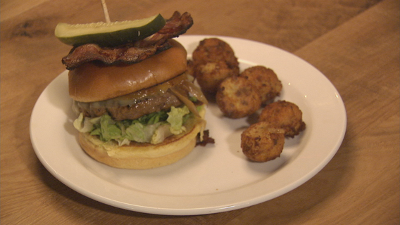Burgers with Buck: Hoyle's Kitchen and Bar