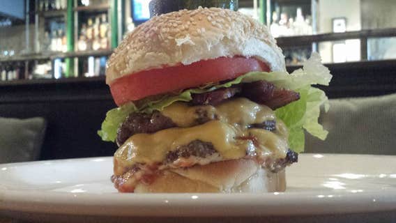 Burgers with Buck: Cibo e Beve