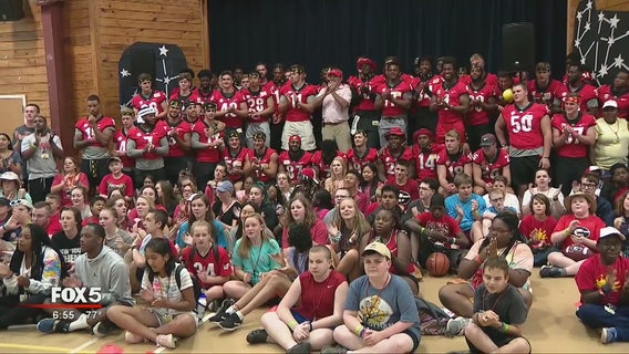 Smart family spreads sunshine along with Bulldogs players