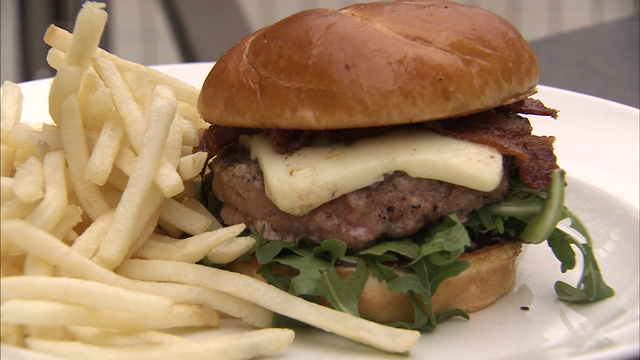 Burgers with Buck: Yard House