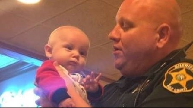 Polk Co. deputy distracts baby so parents can eat