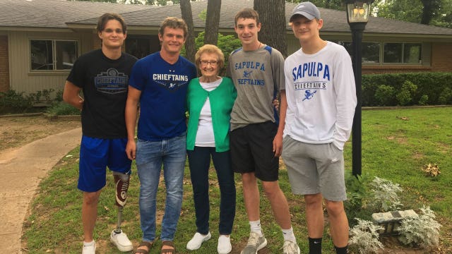4 teens hailed as heroes for rushing into burning home to rescue 90-year-old neighbor