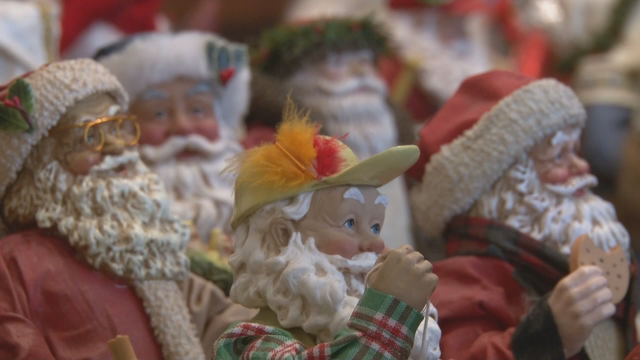 Couple owns gigantic Santa Claus collection