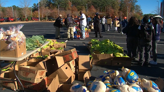 Rapper Waka Flocka Flame hands out turkeys in Clayton County