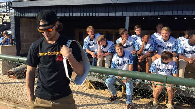 Astros player Josh Reddick surprise Kingwood HS baseball players with uniforms