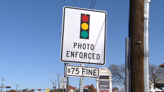 Ban on red light cameras passes through Texas House committee