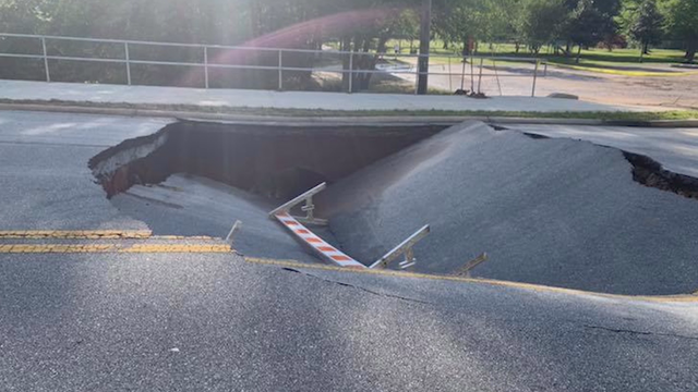 Sinkhole closes road in Conyers