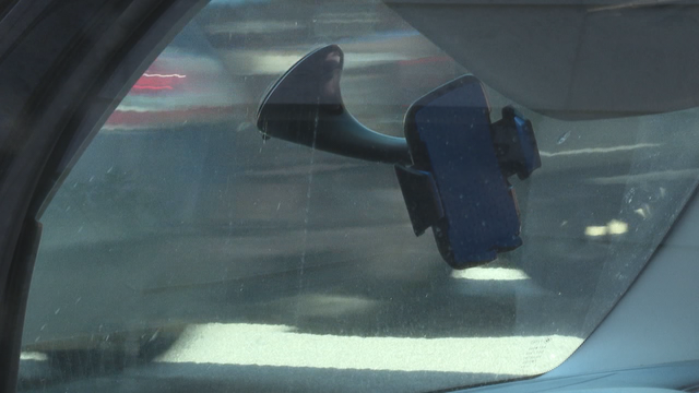 Lawmaker seeks fix for cell phone mount hangup