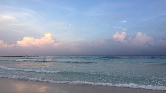 No experience required for $10,000 a month job in Cancun