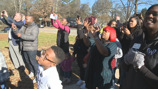 Former Falcon Warrick Dunn helps family