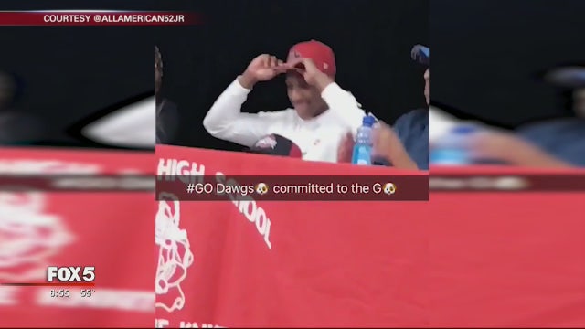 Georgia signs QB Mathis as Fields considers transfer