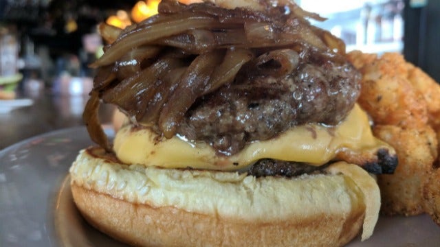 Burgers with Buck: Eleventh Street Pub in Midtown