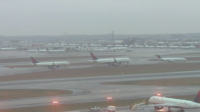 Spirit Airlines crew takes Minnesota boy under their wing during Atlanta outage