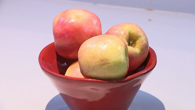 An apple can help cut your eating out tab