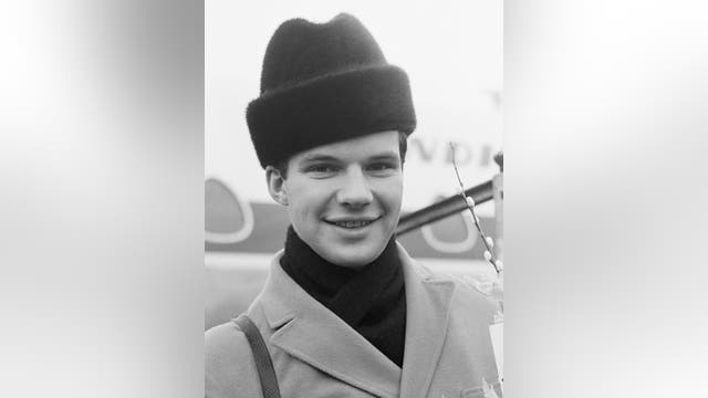 1960s pop singer Bobby Vee dead at 73