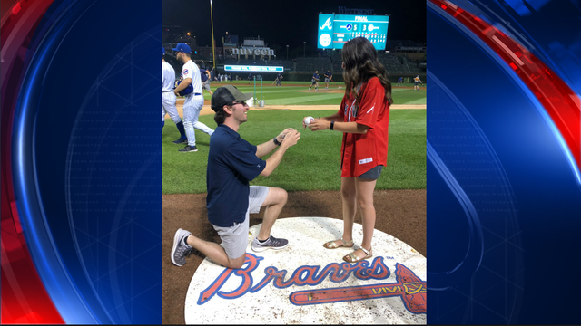 Braves fans get engaged after game at Wrigley Field