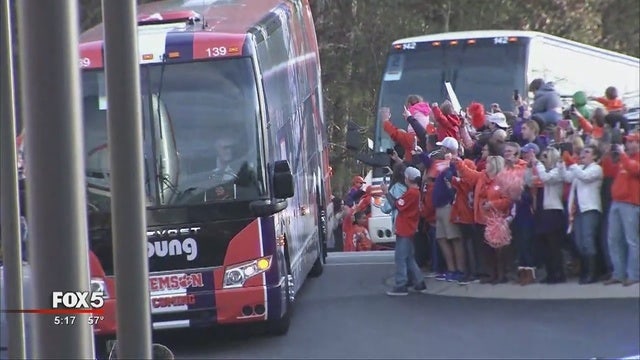 Swinney accepts MacArthur Bowl Trophy for the second time