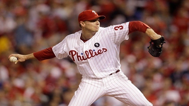 Investigators: Roy Halladay performed turns before plane crash