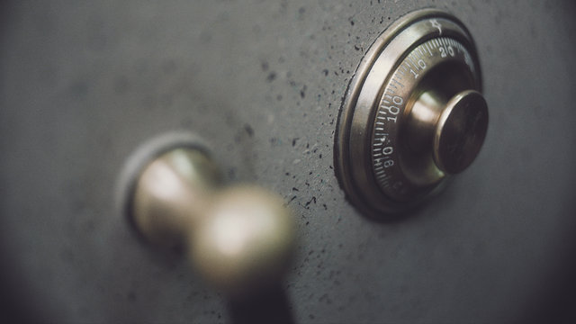 Police: Suspected burglar crushed to death by 900-pound safe