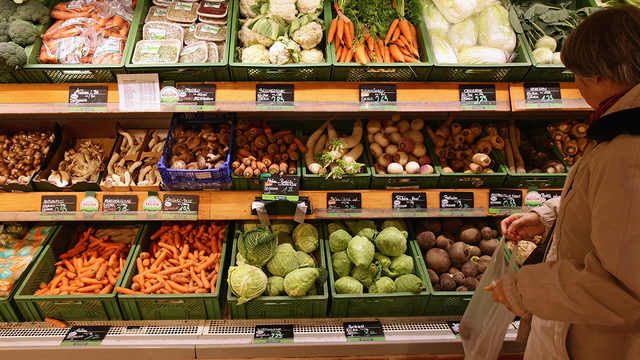 Eating organic foods cuts cancer risk, study suggests