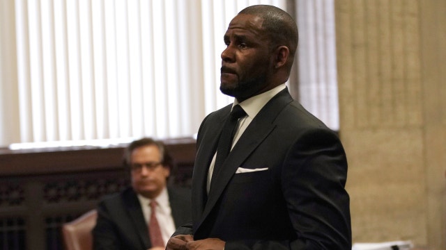 R. Kelly's lawyer demands Avenatti texts, video, emails at hearing