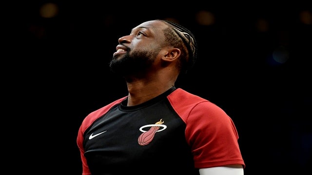 Dwyane Wade surprises graduates at Stoneman Douglas