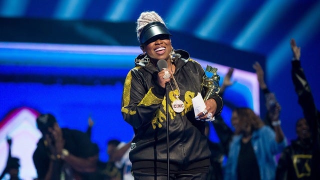 Missy Elliott honored at MTV VMAs; Swift wins top prize