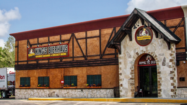 Houston bar offers free drink to flood victims