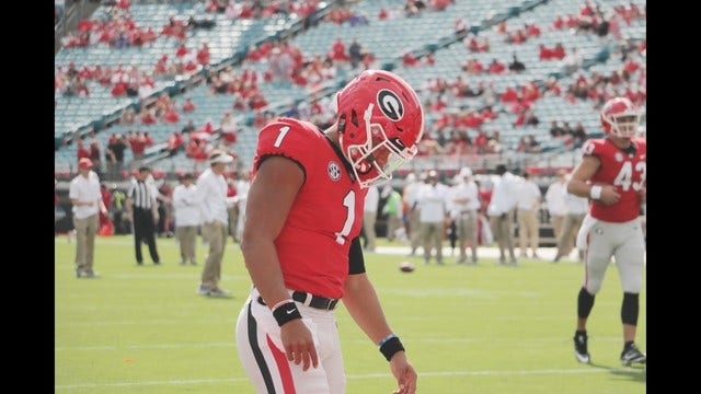 Freshmen Fields, Cook power No. 5 Georgia past UMass, 66-27