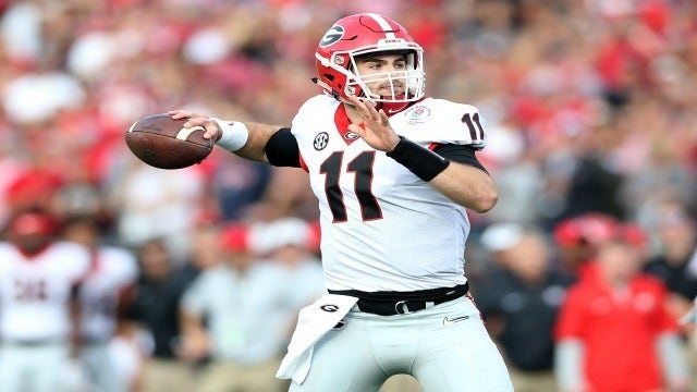 Georgia quarterback Fromm breaks bone in non-throwing hand