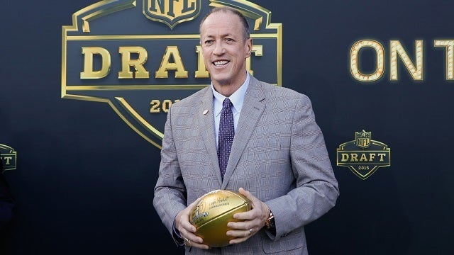 Hall of Fame QB Jim Kelly says tests show return of oral cancer