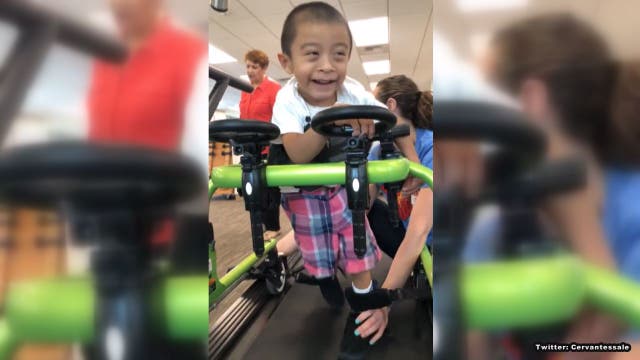 'Look at me!': 4-year-old with rare disorder excited to walk at physical therapy