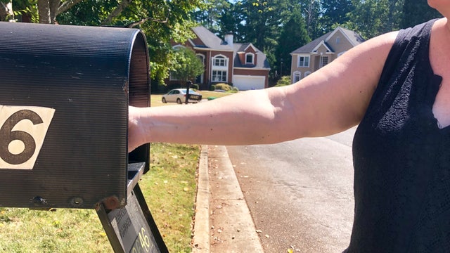 Woman juggles 0% credit cards for home renovation