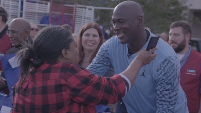 Michael Jordan hands out Thanksgiving meals to families impacted by Hurricane Florence