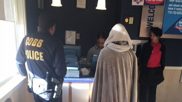 Officer goes beyond duty to help homeless woman find meal