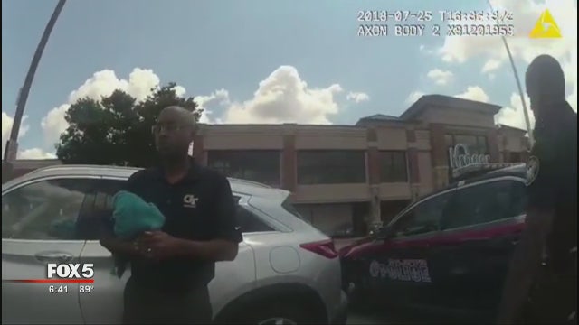 Police officers rescue little girl from hot car