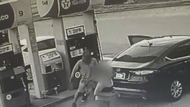 Police: Robber pepper-sprays victim