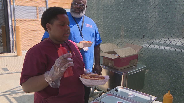 Lithonia teen entrepreneur runs his own hot dog stand